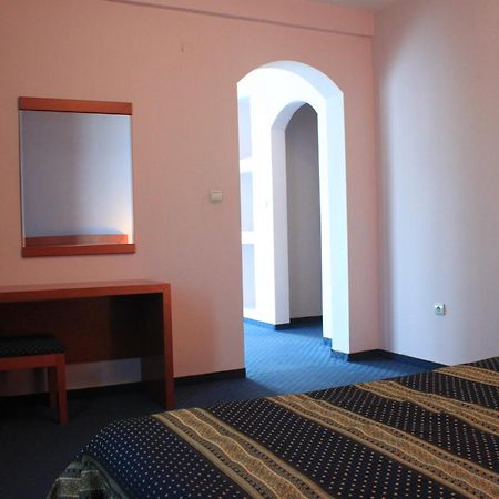 Hotel Apollonia Prishtinë Bilik gambar