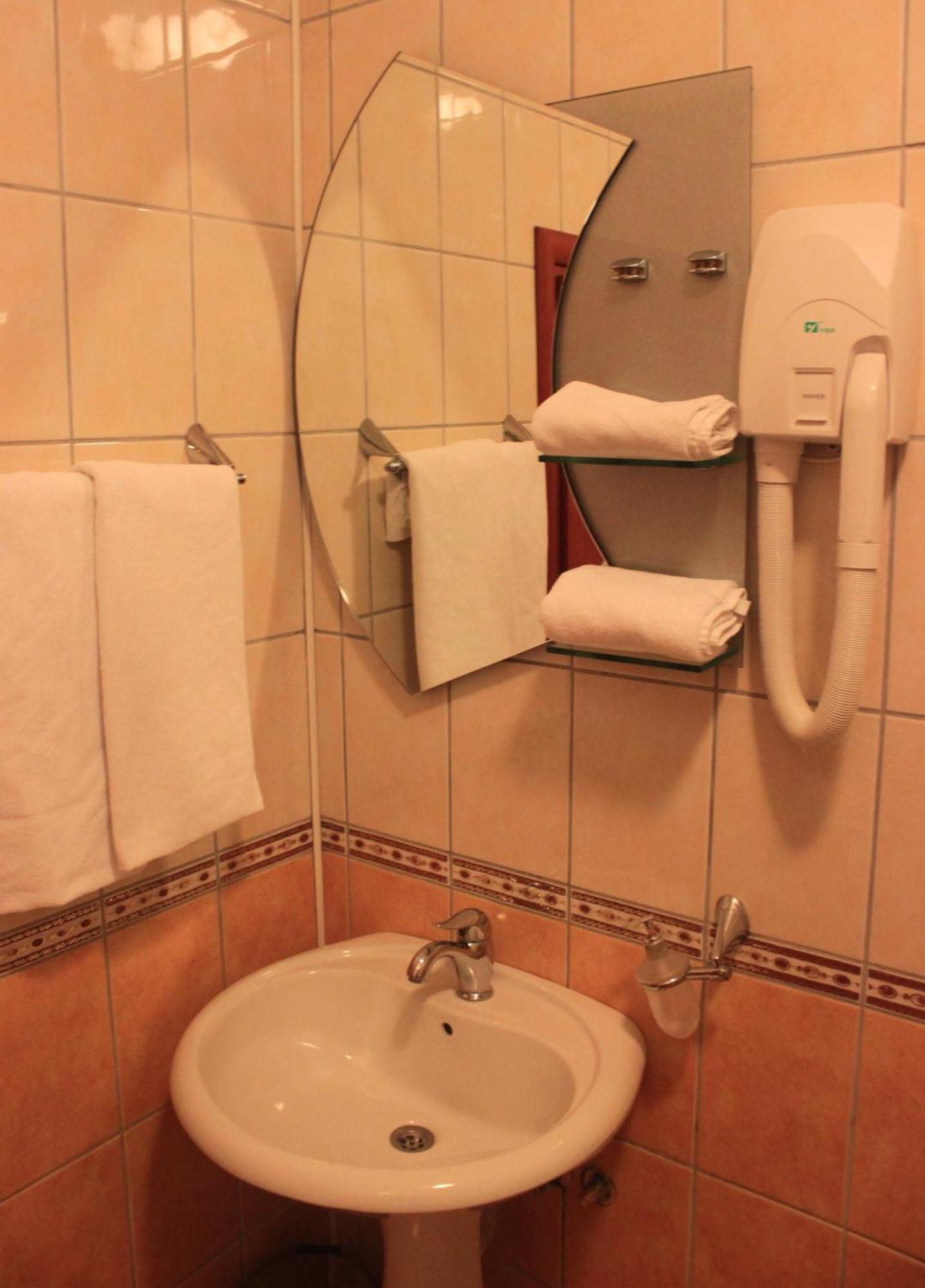 Hotel Apollonia Prishtinë Bilik gambar
