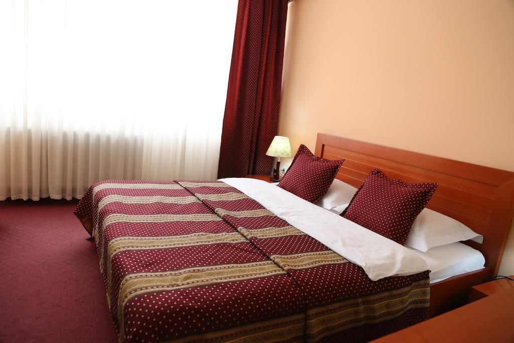 Hotel Apollonia Prishtinë Bilik gambar