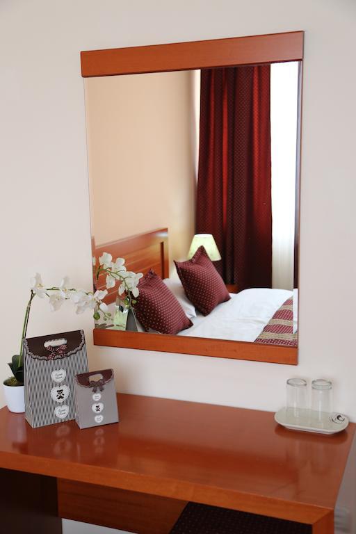 Hotel Apollonia Prishtinë Bilik gambar