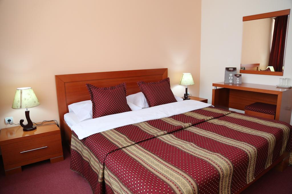 Hotel Apollonia Prishtinë Bilik gambar