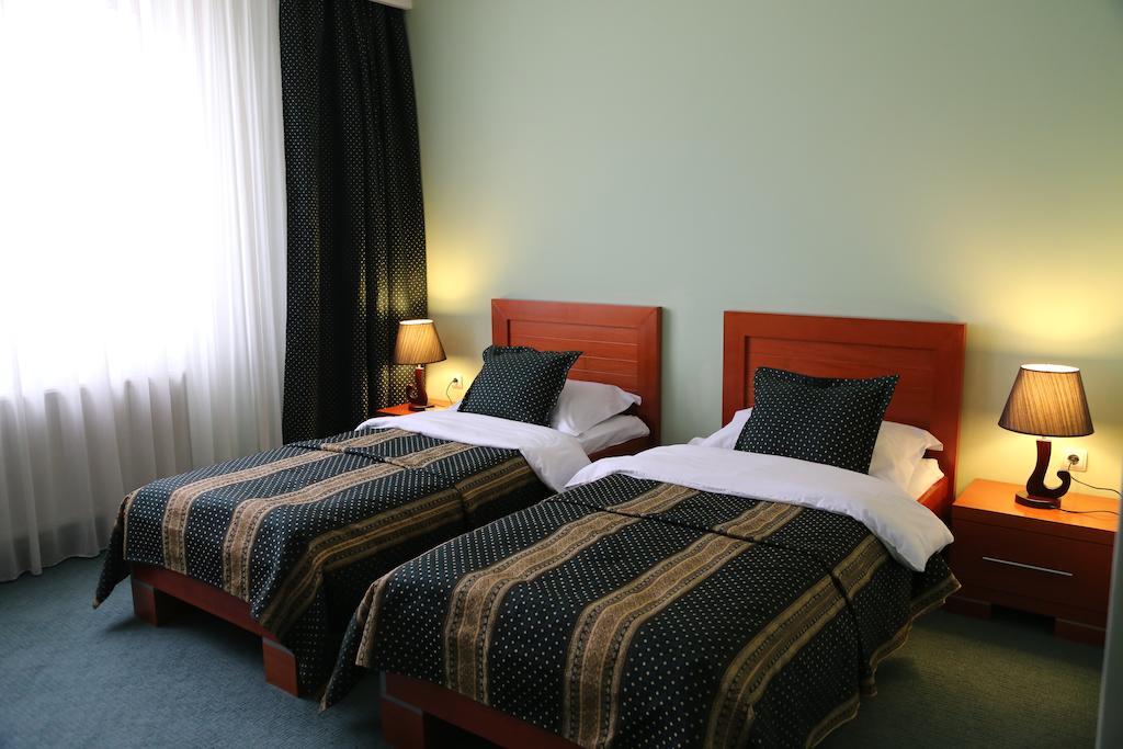 Hotel Apollonia Prishtinë Bilik gambar