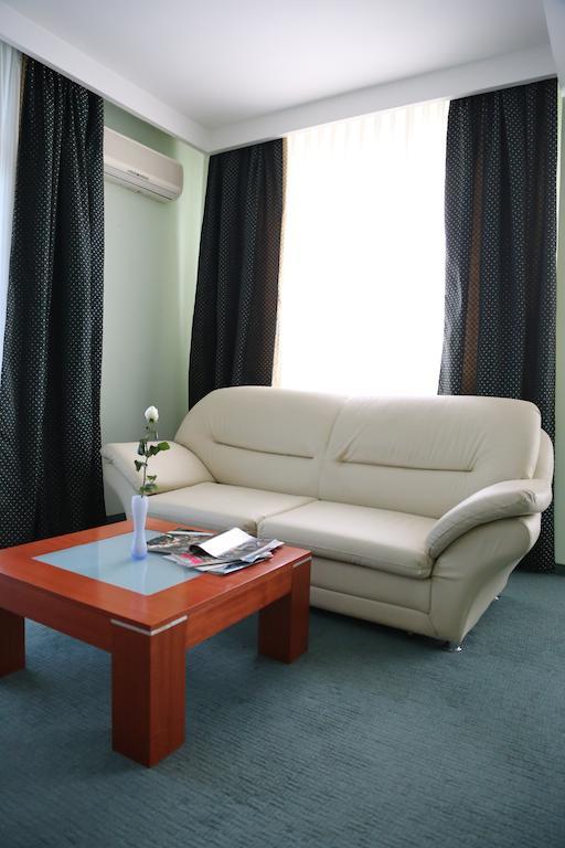 Hotel Apollonia Prishtinë Bilik gambar