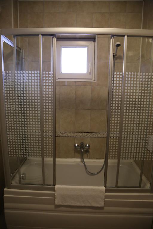 Hotel Apollonia Prishtinë Bilik gambar