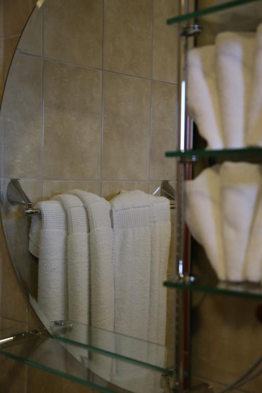 Hotel Apollonia Prishtinë Bilik gambar