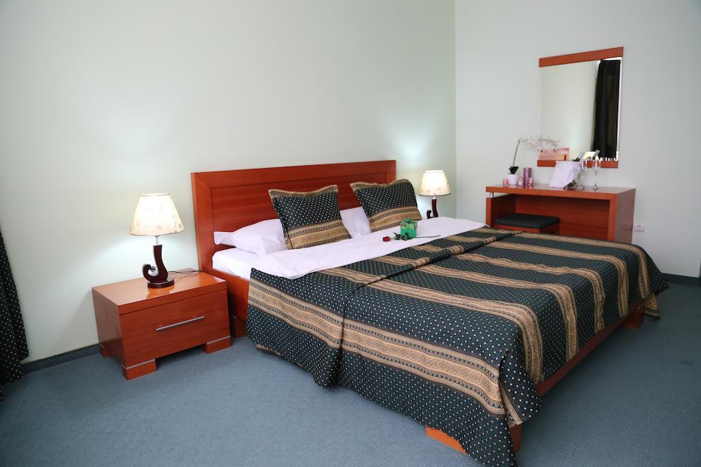 Hotel Apollonia Prishtinë Bilik gambar