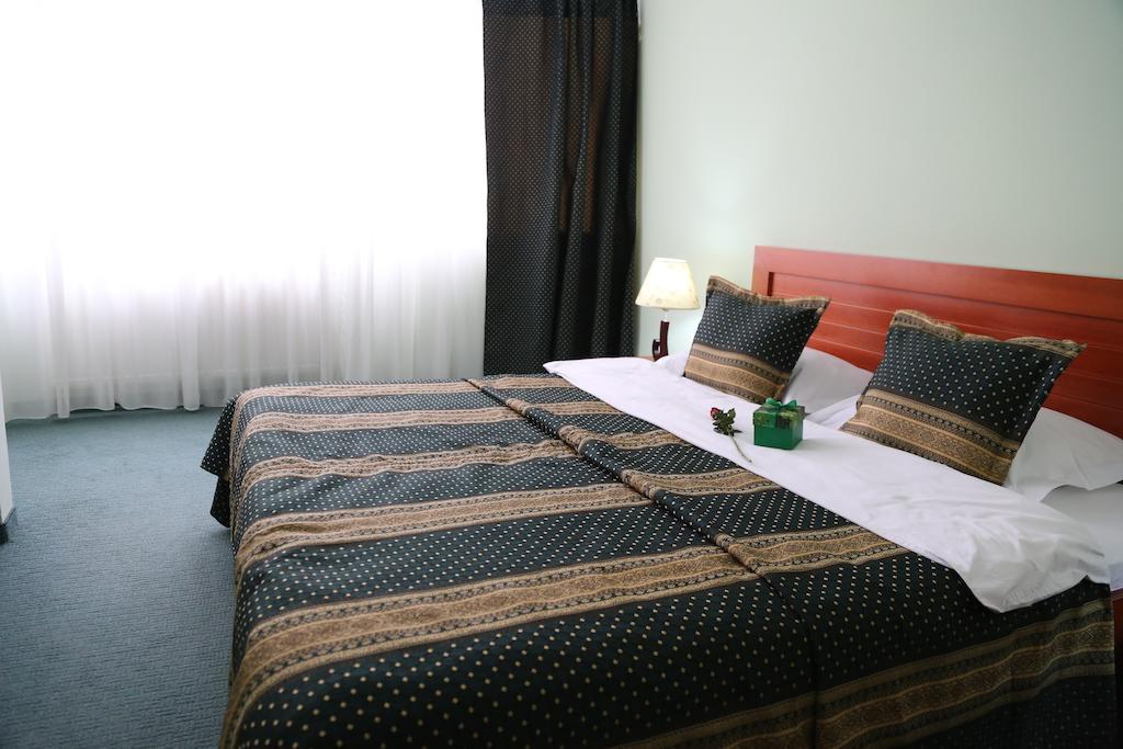 Hotel Apollonia Prishtinë Bilik gambar