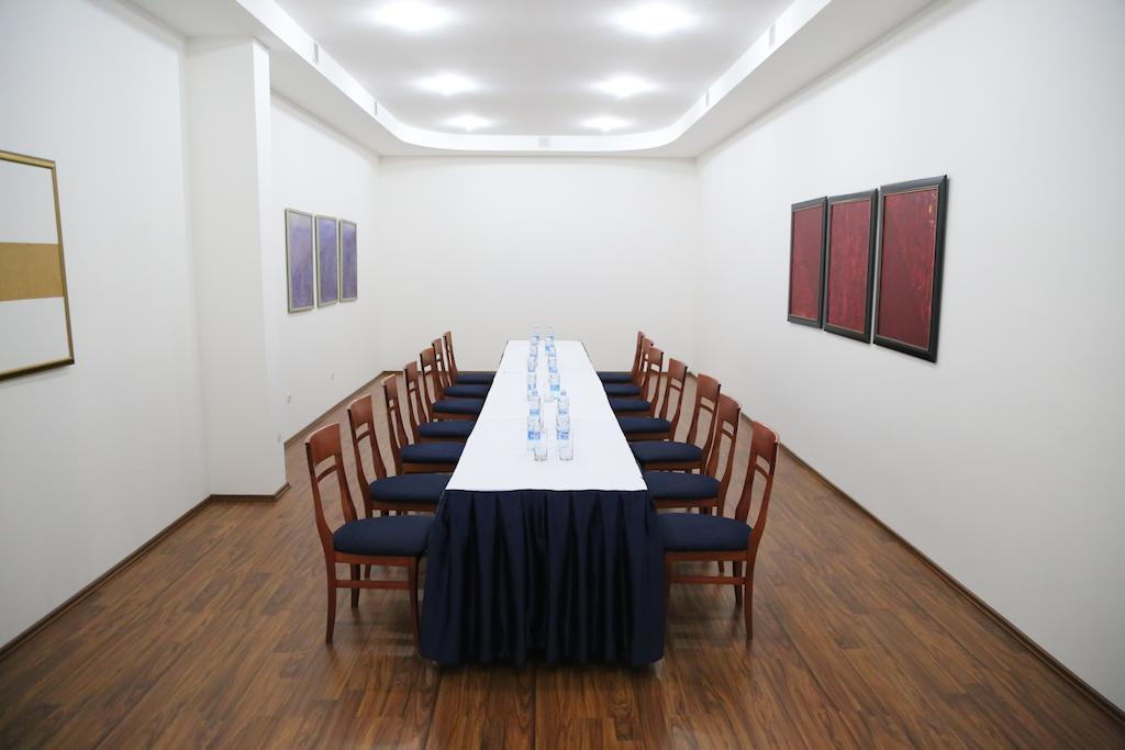 Hotel Apollonia Prishtinë Luaran gambar
