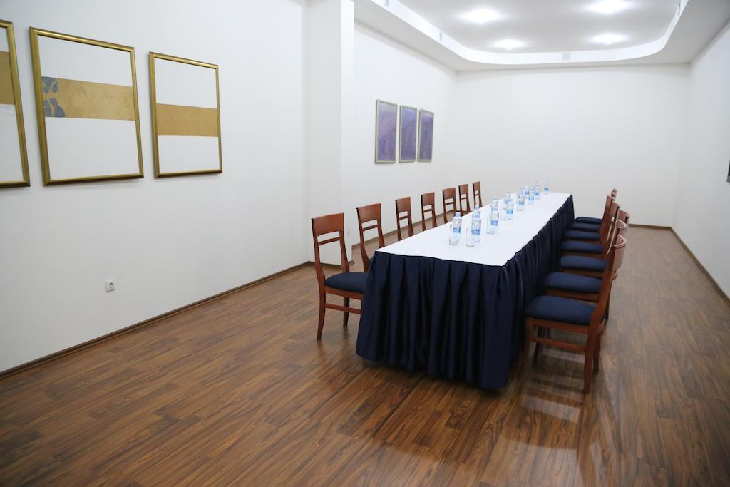 Hotel Apollonia Prishtinë Luaran gambar