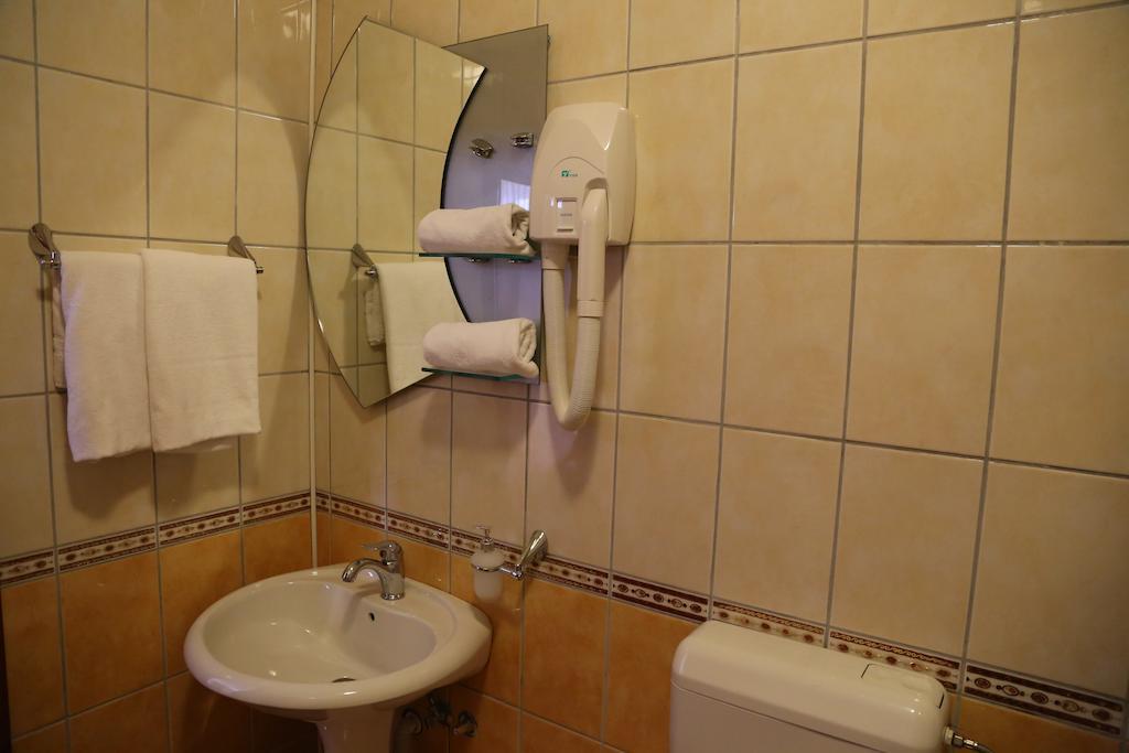 Hotel Apollonia Prishtinë Luaran gambar