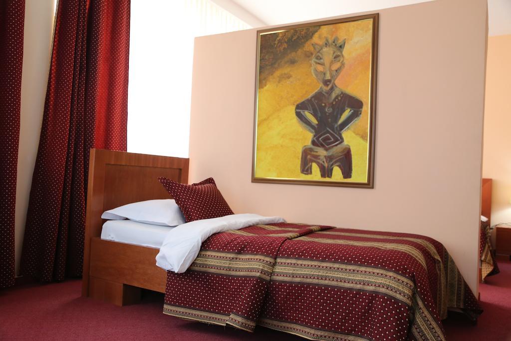 Hotel Apollonia Prishtinë Luaran gambar