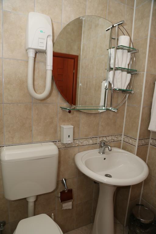 Hotel Apollonia Prishtinë Luaran gambar