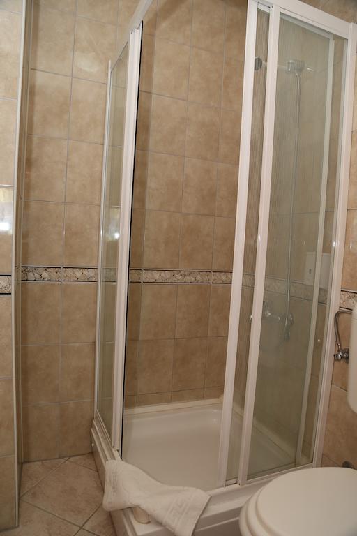 Hotel Apollonia Prishtinë Luaran gambar